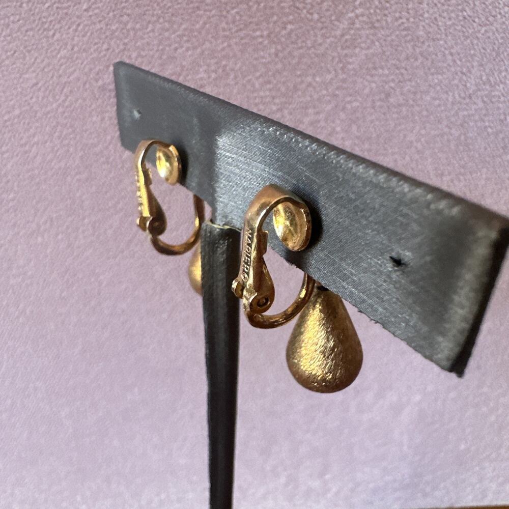 VTG Signed Napier Clip On Earrings Gold Tone Textured Drop Dangle Timeless - Picture 11 of 12